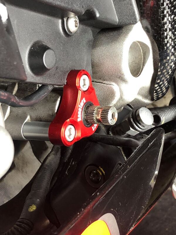 Soporte de cambio Racetorx Aprilia V4 y RSV4 RTX219