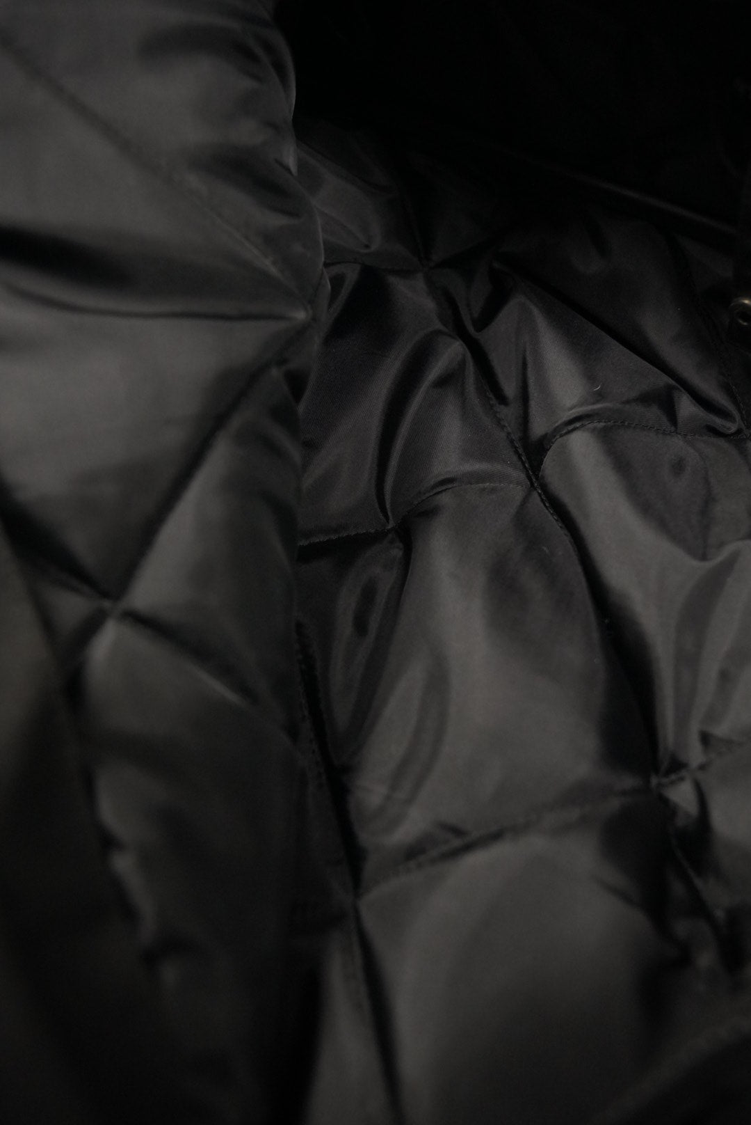 Chaqueta cortavientos con capucha y cremallera EDR Performance en blanco y negro