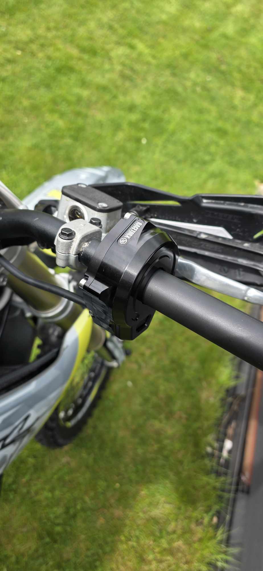 Racetorx Stark Varg MX/EX throttle protector