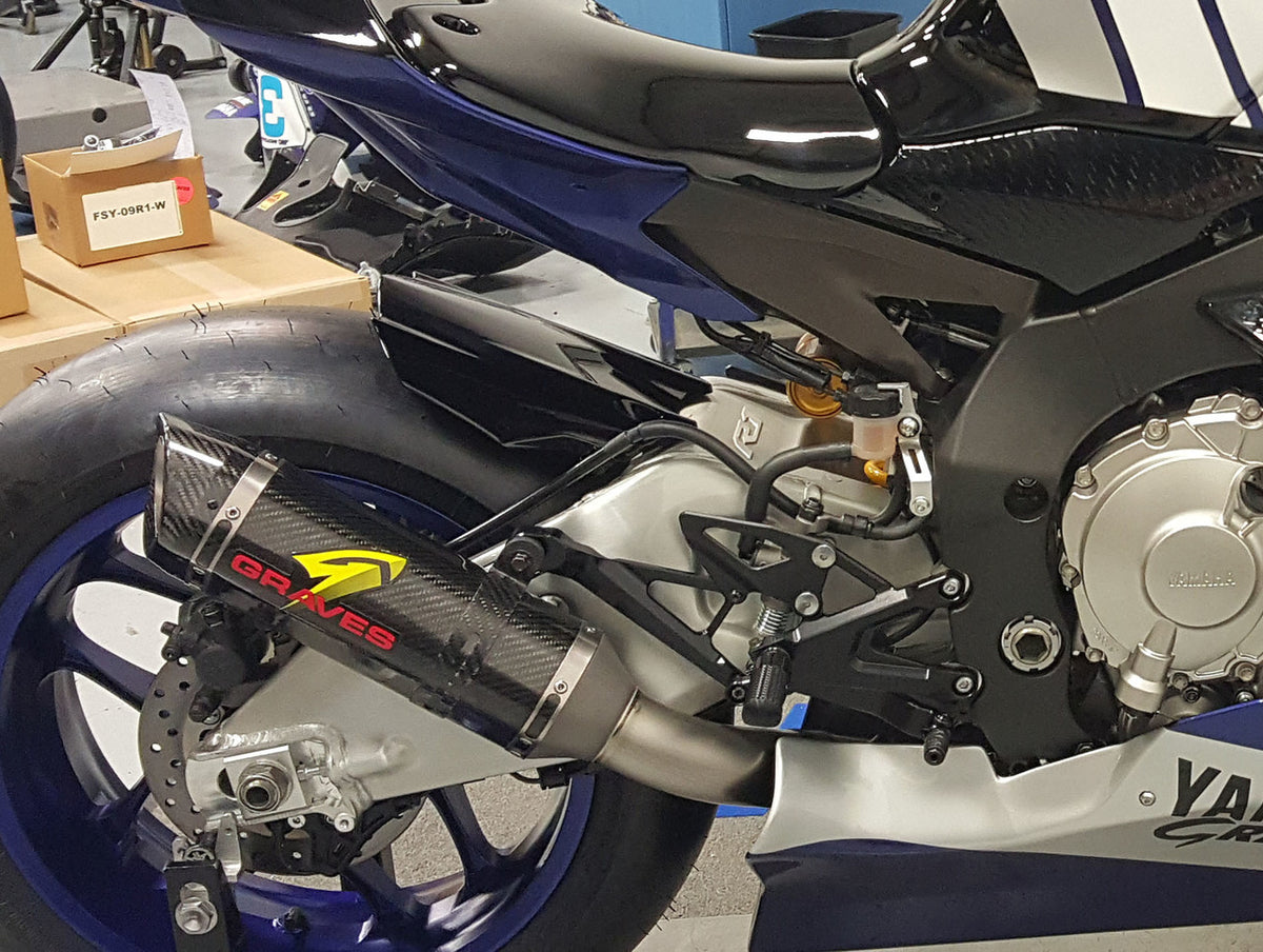 Reposapiés traseros fijos Graves Motorsports Yamaha R1 2015-2023