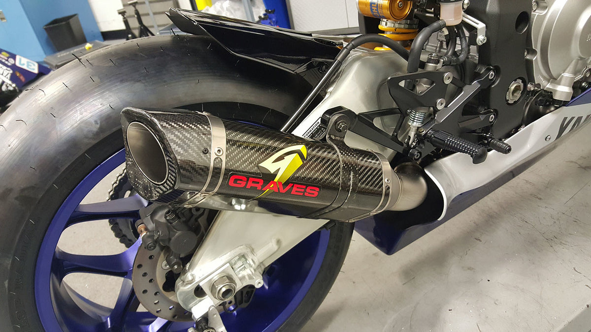 Reposapiés traseros fijos Graves Motorsports Yamaha R1 2015-2023