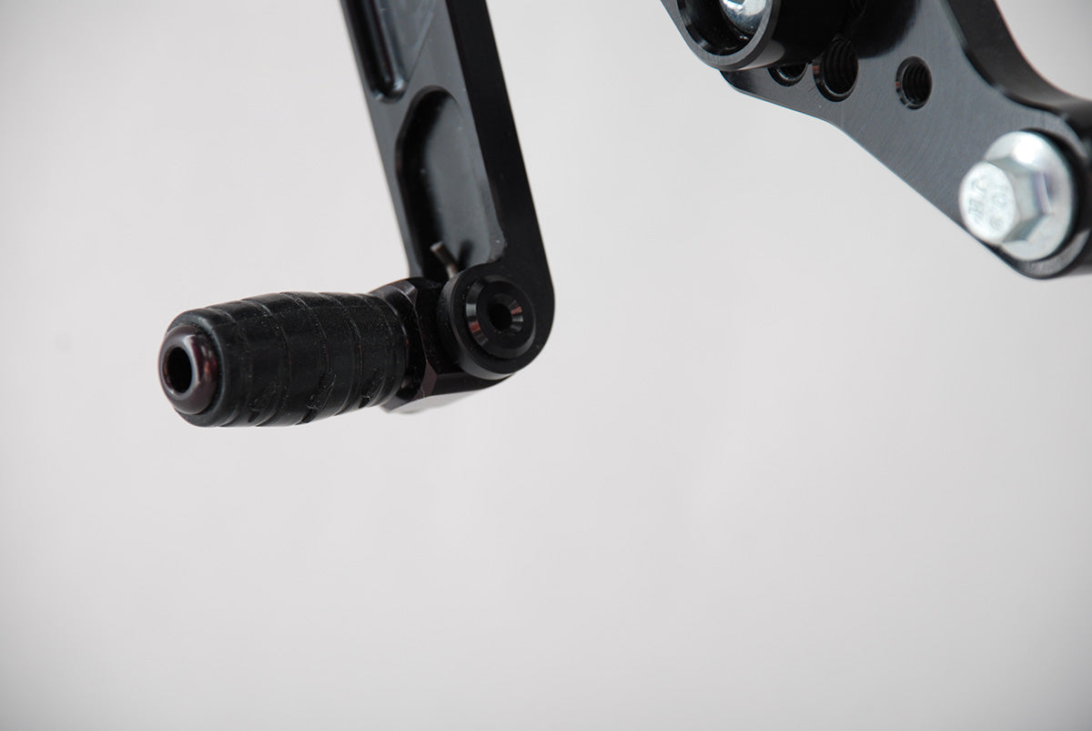 Reposapiés traseros ajustables Graves Motorsports para Yamaha R6 (2006-2022)
