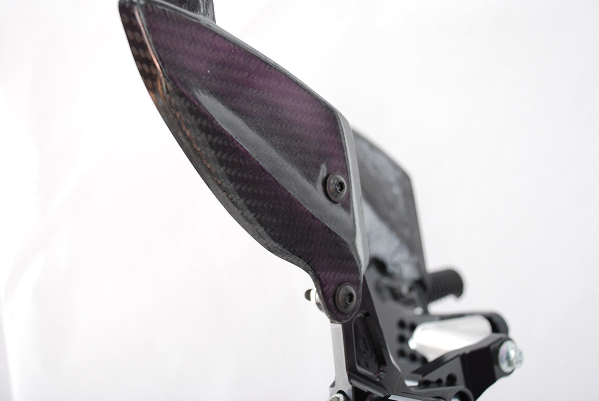Reposapiés traseros ajustables Graves Motorsports para Yamaha R6 (2006-2022)