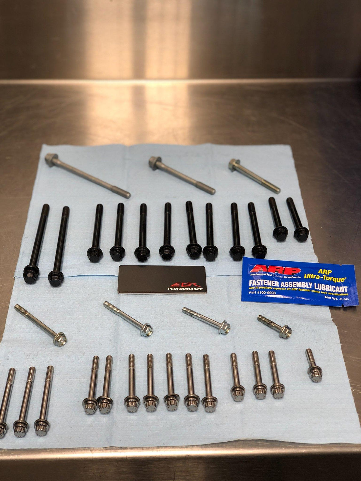 Kit de pernos y espárragos del cárter y cojinete principal EDR Performance para R1/R1M/R1S 2015-2024 que contiene 59 piezas