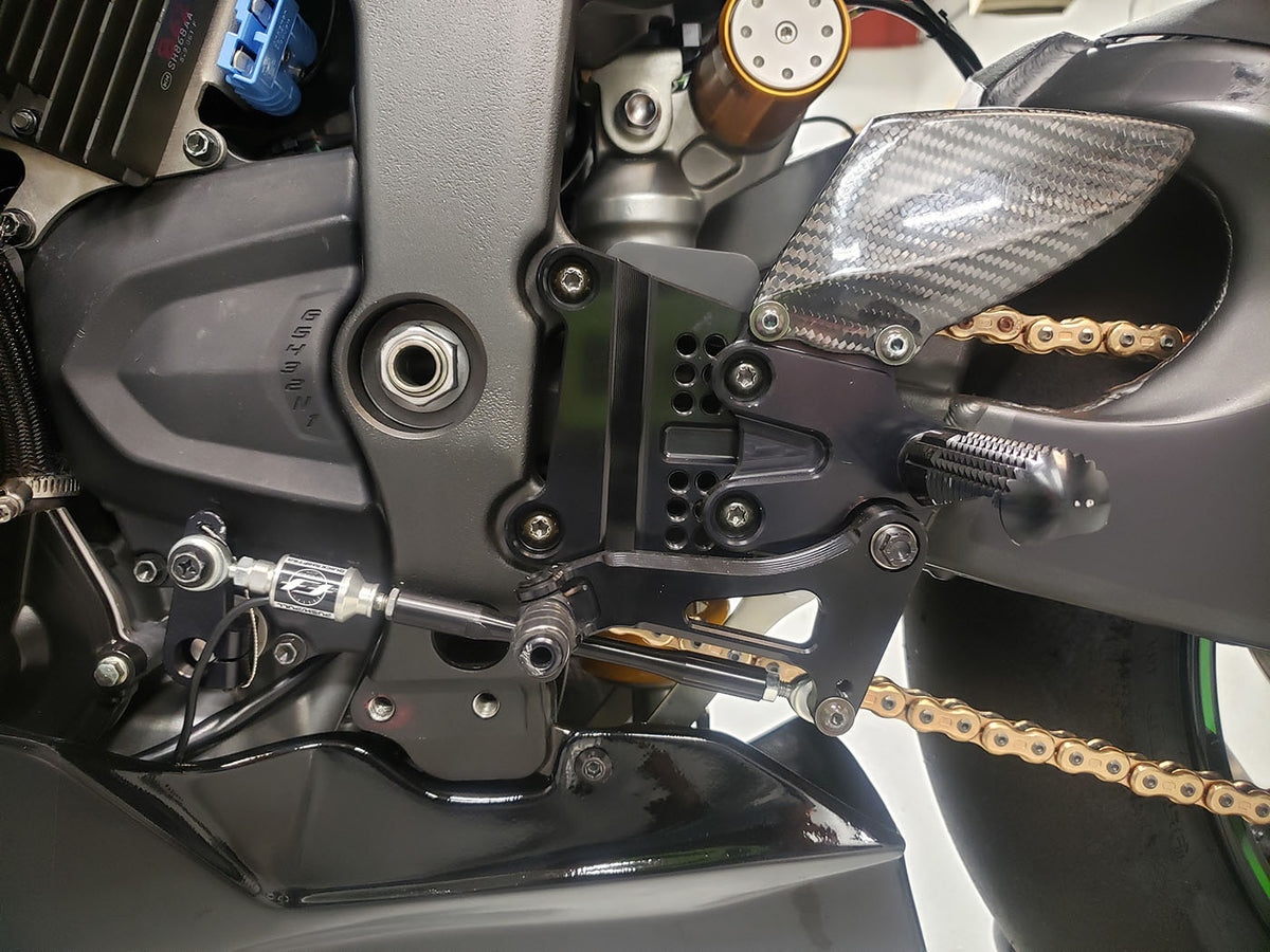 Reposapiés traseros ajustables Graves Motorsports WORKS Kawasaki ZX-6R