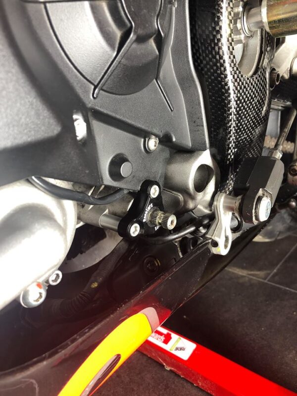 Soporte de cambio Racetorx Aprilia V4 y RSV4 RTX219