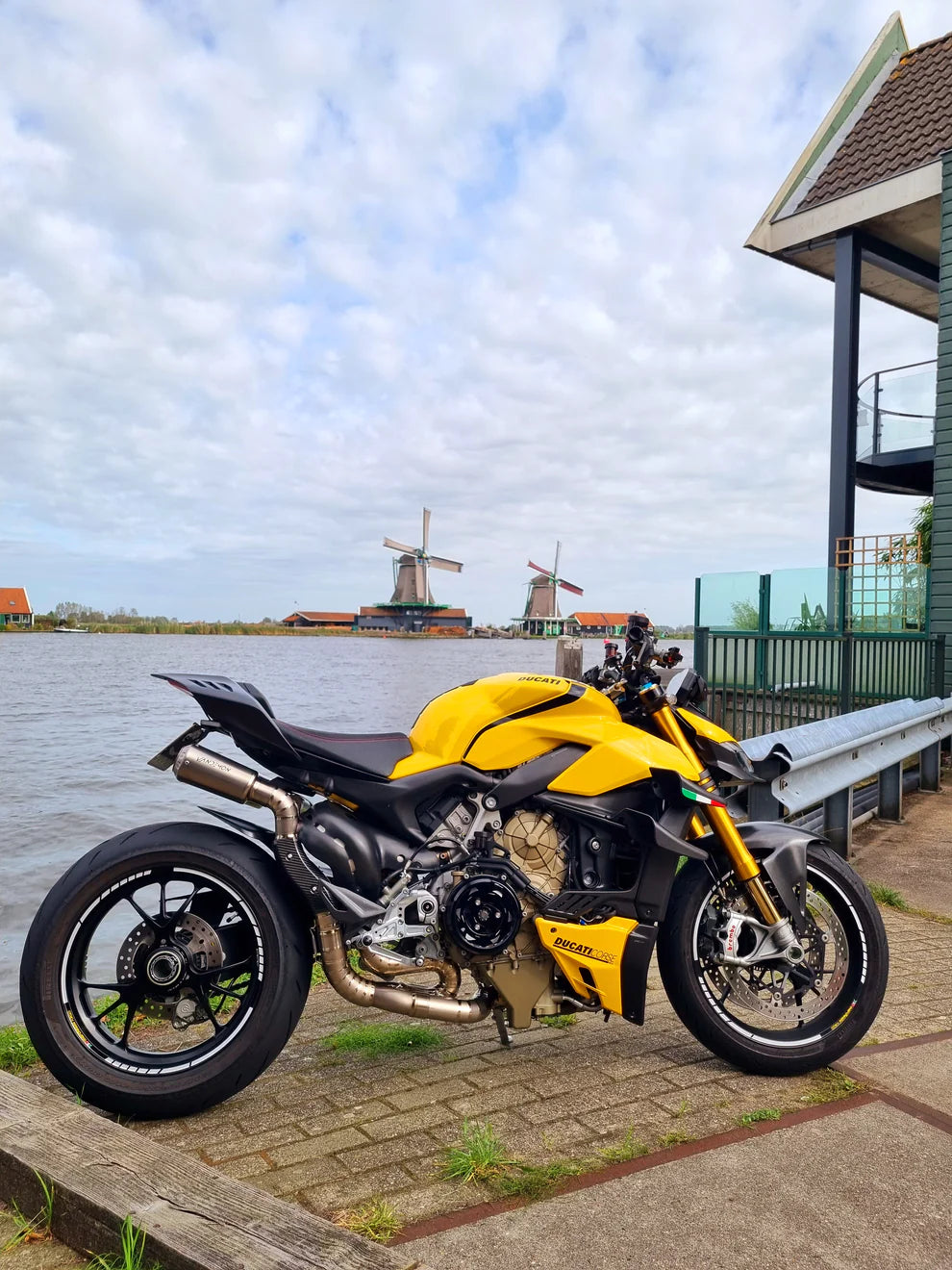 Vandemon Performance Ducati Panigale y Streetfighter V4 de titanio de montaje alto 3/4 Slip-On 2018-2022
