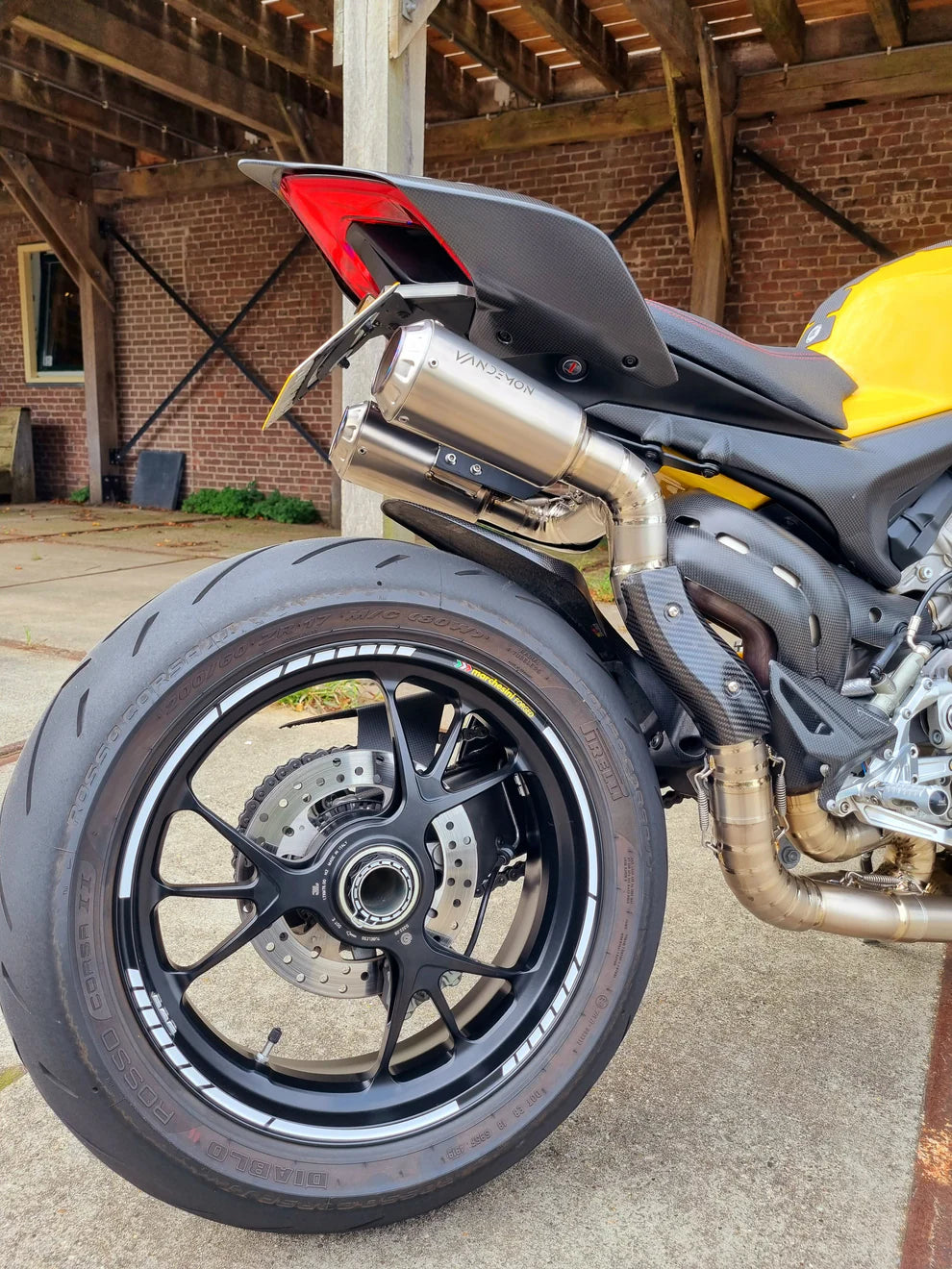 Vandemon Performance Ducati Panigale y Streetfighter V4 de titanio de montaje alto 3/4 Slip-On 2018-2022