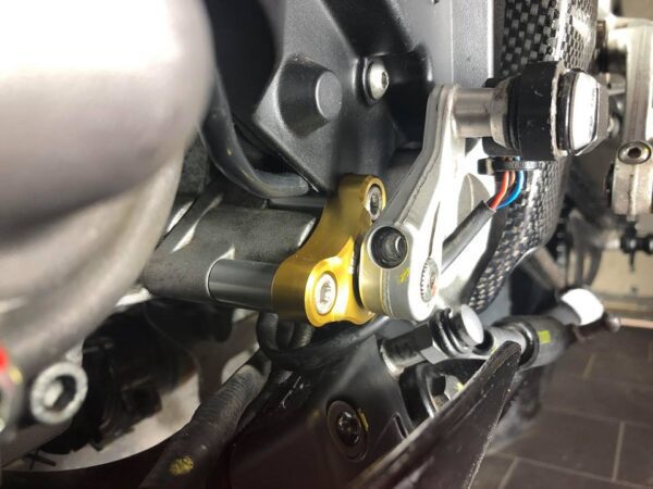 Soporte de cambio Racetorx Aprilia V4 y RSV4 RTX219