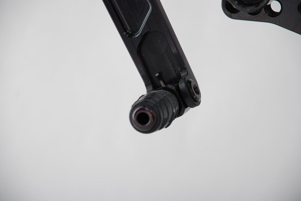 Reposapiés traseros ajustables Graves Motorsports para Yamaha R6 (2006-2022) 
