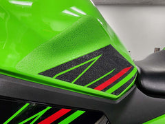タイガー Graves-Kawasaki-ZX4RR-Tank-