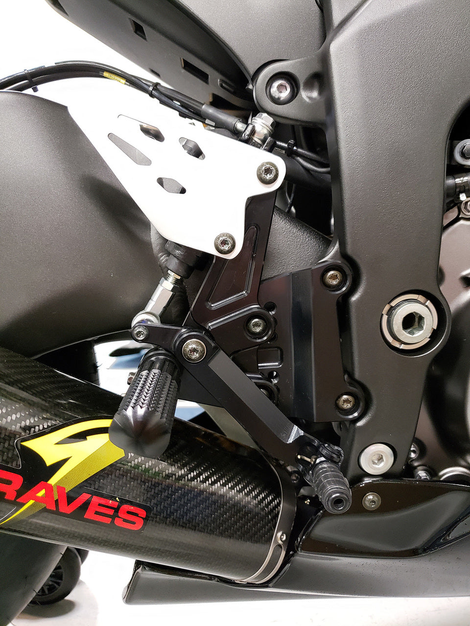 Reposapiés traseros ajustables Graves Motorsports WORKS Kawasaki ZX-6R 