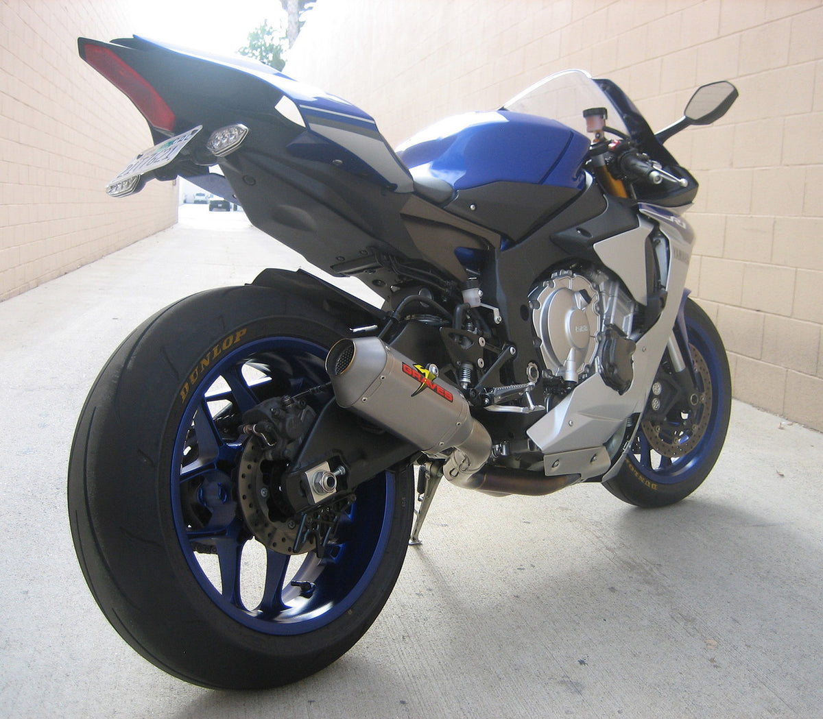 Escape de titanio con eliminador de catalizador corto para Yamaha R1 de Graves Motorsports 