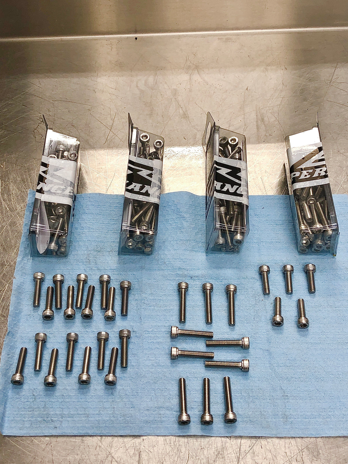 Kits de pernos para tapa de caja BMW S1000RR, BMW S1000R, BMW S1000XR, HP4, HP4 RACE