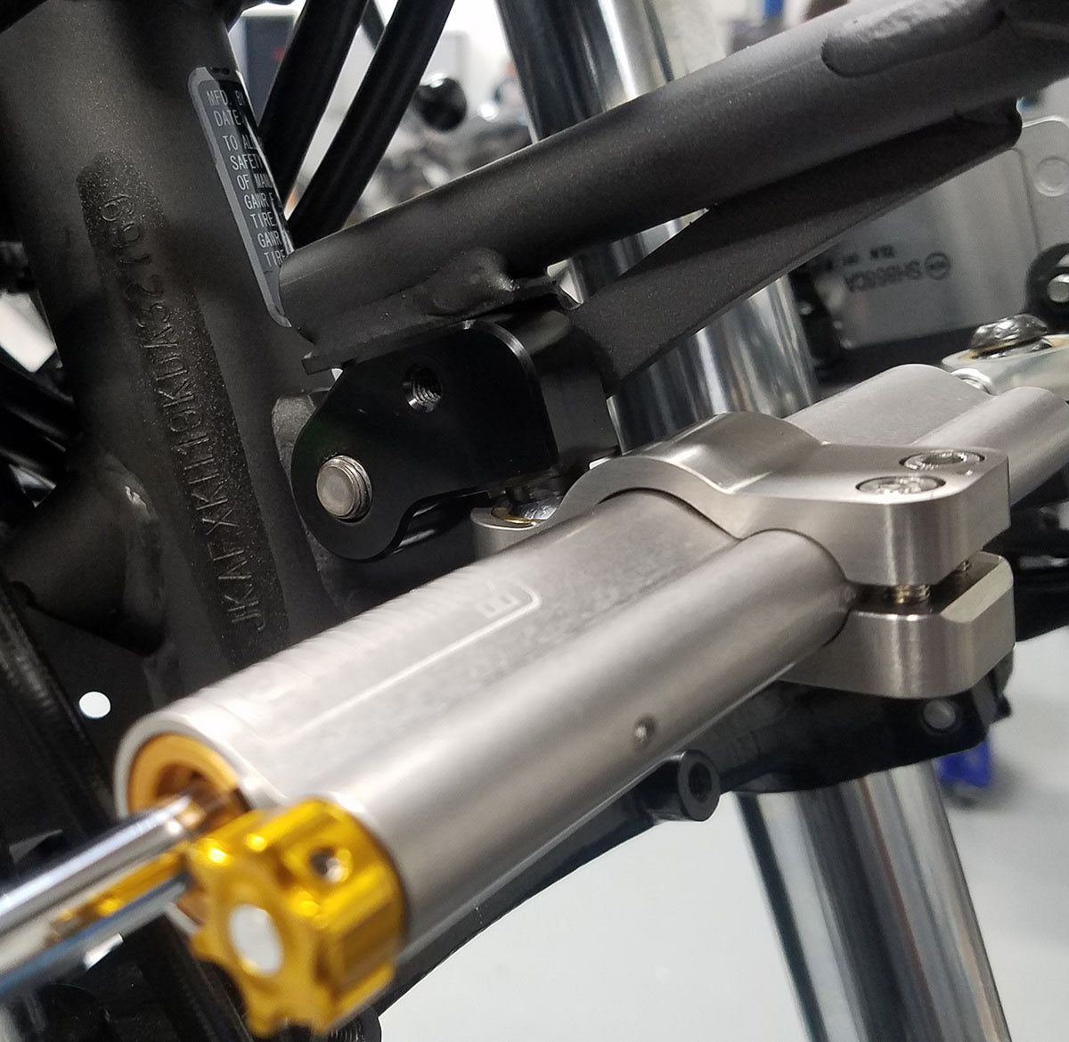 Soporte de amortiguador de dirección Kawasaki Ninja 400