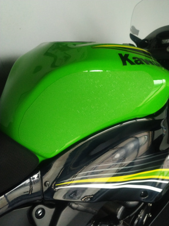 Kawasaki ZX-6R Tank Grip – EDR Performance