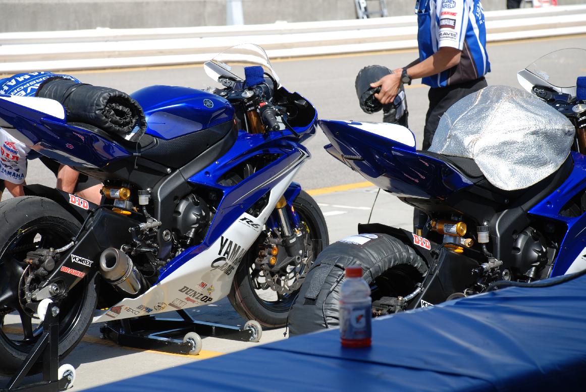Reposapiés traseros fijos Graves Motorsports Yamaha R6 WORKS